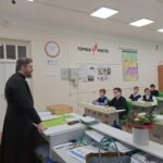 Иерей Олег Каратаев провел беседу с учащимися 5-х классов Приозерской СОШ