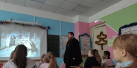 Иерей Александр Шульга побеседовал с детьми об истории Рождества Христова - Выборгская Епархия