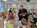 Иереи Александр Полянский и Владимир Федоров посетили школу и д/сад