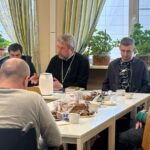 Священник Михаил Дорожкин посетил бойцов, проходящих реабилитацию во Всеволожске