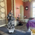 В Великую Среду владыка совершил Литургию и освятил пасхальные дары для фронта