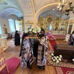 Владыка Варнава возглавил чин изнесения Плащаницы в нижнем Сретенском храме Рождество-Богородичного собора Коневской обители