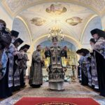 Владыка Варнава возглавил чин изнесения Плащаницы в нижнем Сретенском храме Рождество-Богородичного собора Коневской обители