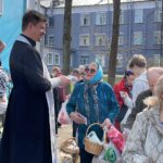 Храм святого Архистратига Божия Михаила. Раздача миссионерских буклетов.