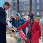 Храм святого Архистратига Божия Михаила. Раздача миссионерских буклетов.