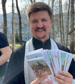 Храм святого Архистратига Божия Михаила. Раздача миссионерских буклетов.