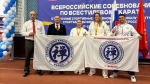 Анна Хохлова и Вера Жумаева завоевали «серебро»  и «золото». Их тренер Викол Думитру (крайний справа) доволен выступлением