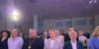 Священники храма в Буграх поздравили выпускников с Последним звонком - Выборгская Епархия