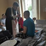 В день Вознесения Господня священник посетил раненых бойцов в госпитале