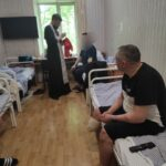 В день Вознесения Господня священник посетил раненых бойцов в госпитале
