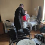 В день Вознесения Господня священник посетил раненых бойцов в госпитале