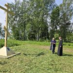 Благочинный Токсовского округа иерей Андрей Морозов посетил место будущего строительства храма в поселении Поляны 2