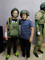 Друзья Денис и Иван примерили военную амуницию