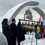Поминальная лития у мемориала «Разорванное кольцо» в годовщину начала действия Дороги Жизни
