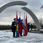 Поминальная лития у мемориала «Разорванное кольцо» в годовщину начала действия Дороги Жизни