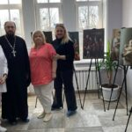В Выборге открылась фотовыставка «Мамины сказки» о красоте материнства
