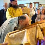 Митрополит Варсонофий совершил Божественную литургию в Никольском храме поселка имени Свердлова