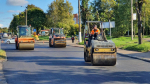 Укладка нового асфальтового покрытия на Батарейной улице продолжается